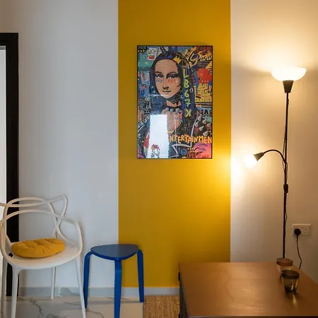 The Pop Art Residences & In דירה