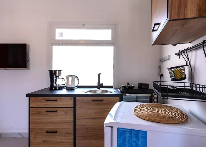 The Pop Art Residences & In דירה לרנקה