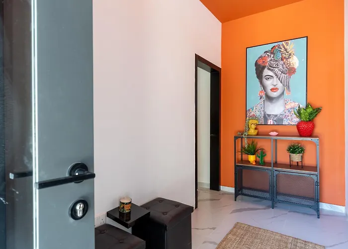 The Pop Art Residences & In דירה לרנקה